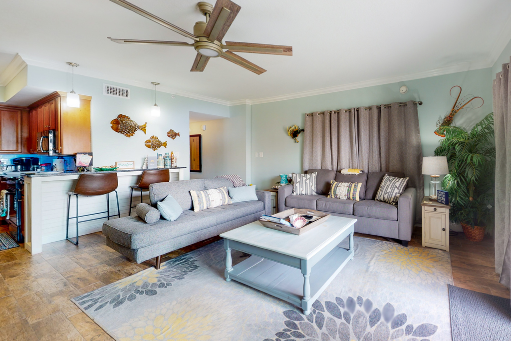 Charming Condo with Shared Pools & Hot Tub, Ocean View, High-Speed WiFi, and WD