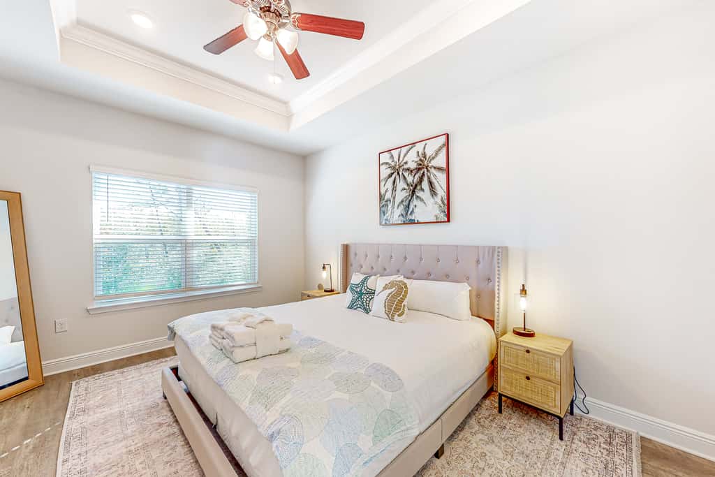 Heated community pool, themed kids room, dog friendly Beach, & Relaxing Massage