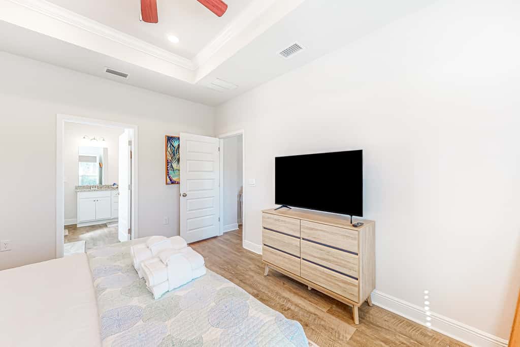 Heated community pool, themed kids room, dog friendly Beach, & Relaxing Massage