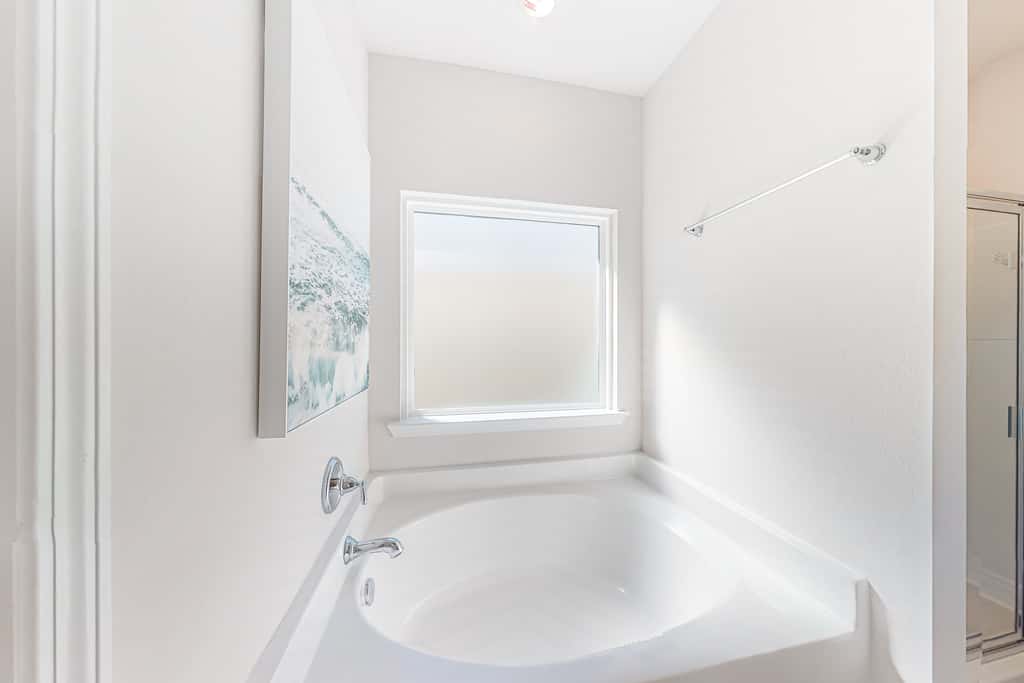 Heated community pool, themed kids room, dog friendly Beach, & Relaxing Massage
