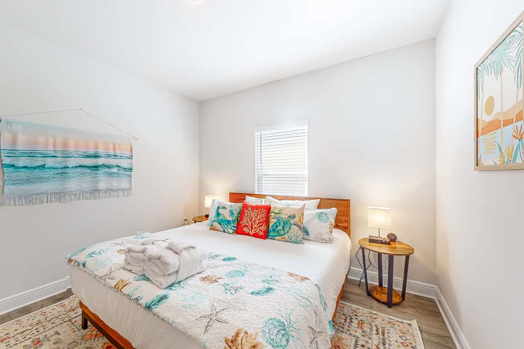 Heated community pool, themed kids room, dog friendly Beach, & Relaxing Massage