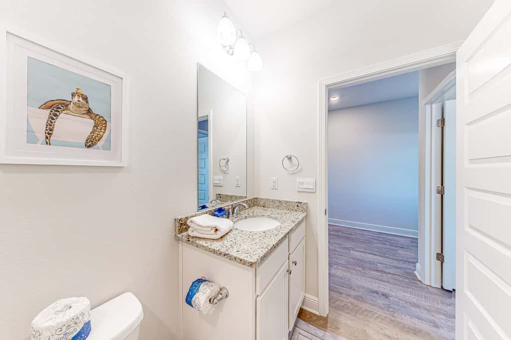 Heated community pool, themed kids room, dog friendly Beach, & Relaxing Massage