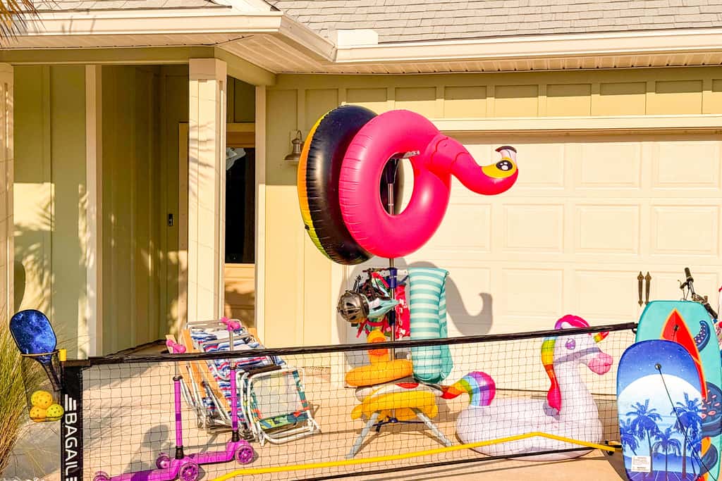 Heated community pool, themed kids room, dog friendly Beach, & Relaxing Massage