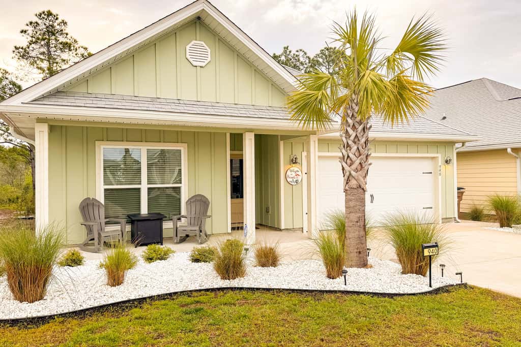 Heated community pool, themed kids room, dog friendly Beach, & Relaxing Massage