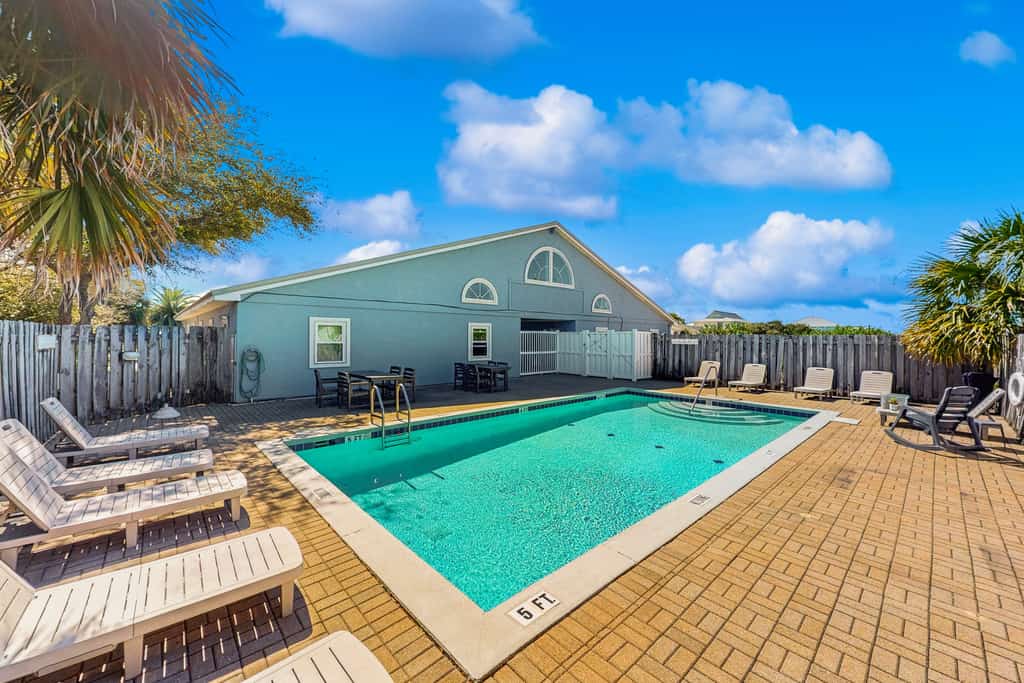 Dog-friendly Condo with a Shared Pool, Great Beach Vibes, & Stunning Views