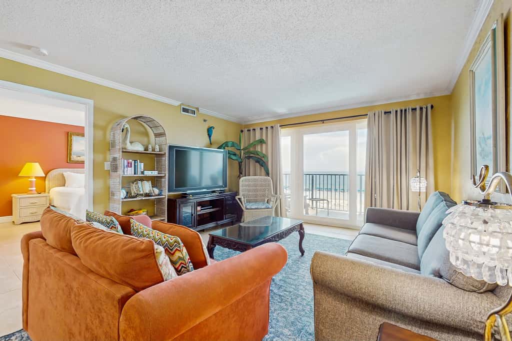 Gorgeous beachfront condo, shared pool and beach access