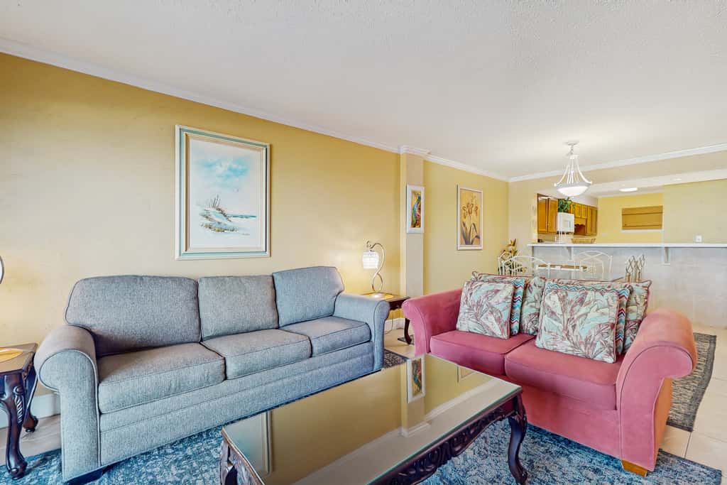 Gorgeous beachfront condo, shared pool and beach access