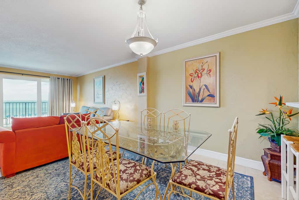 Gorgeous beachfront condo, shared pool and beach access
