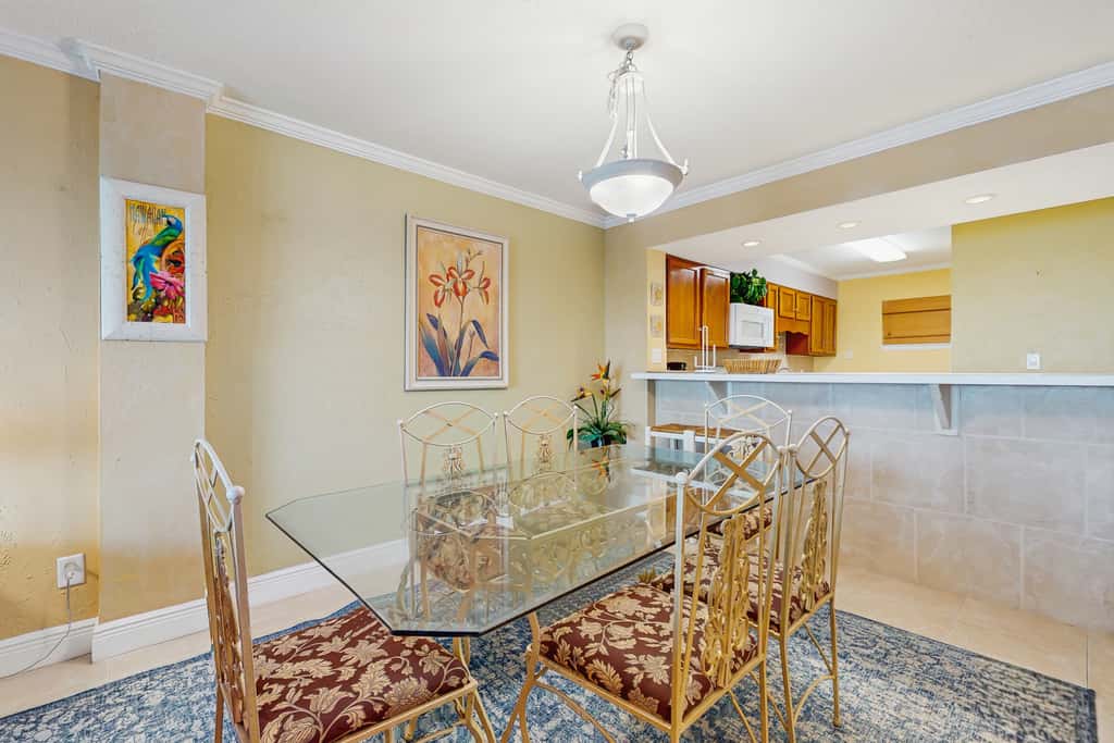 Gorgeous beachfront condo, shared pool and beach access