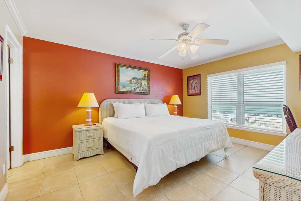 Gorgeous beachfront condo, shared pool and beach access