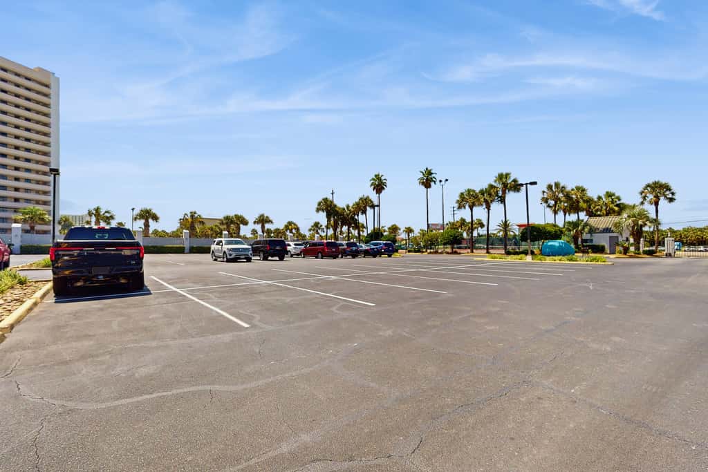 Gorgeous beachfront condo, shared pool and beach access