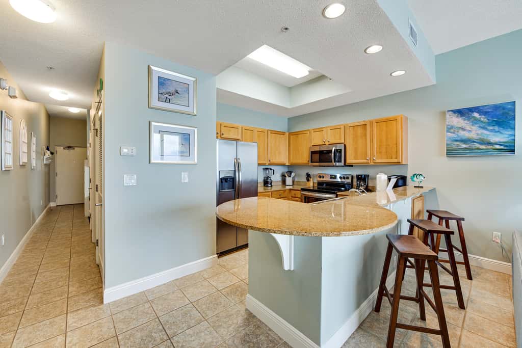 Stunning top-floor condo with balcony, pool, & beach access - great location