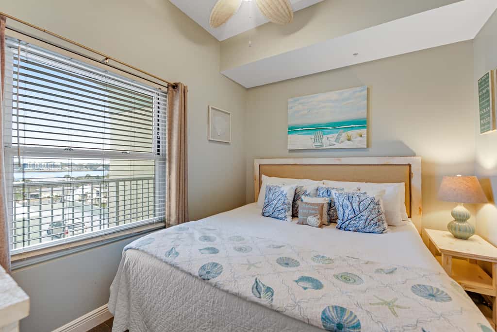 Stunning top-floor condo with balcony, pool, & beach access - great location