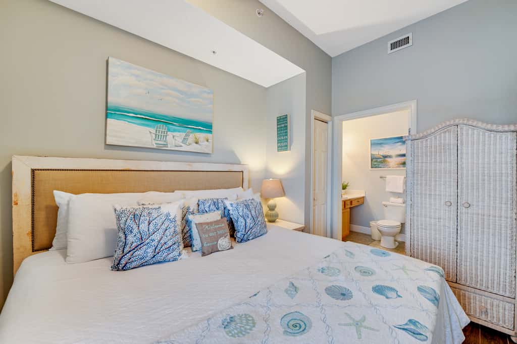 Stunning top-floor condo with balcony, pool, & beach access - great location