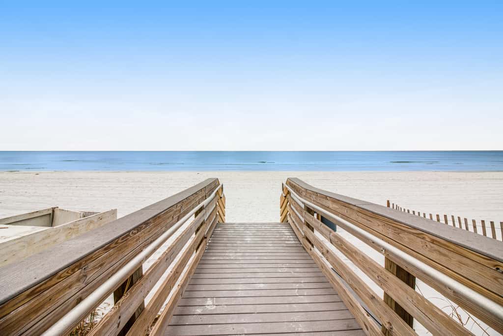 Stunning top-floor condo with balcony, pool, & beach access - great location
