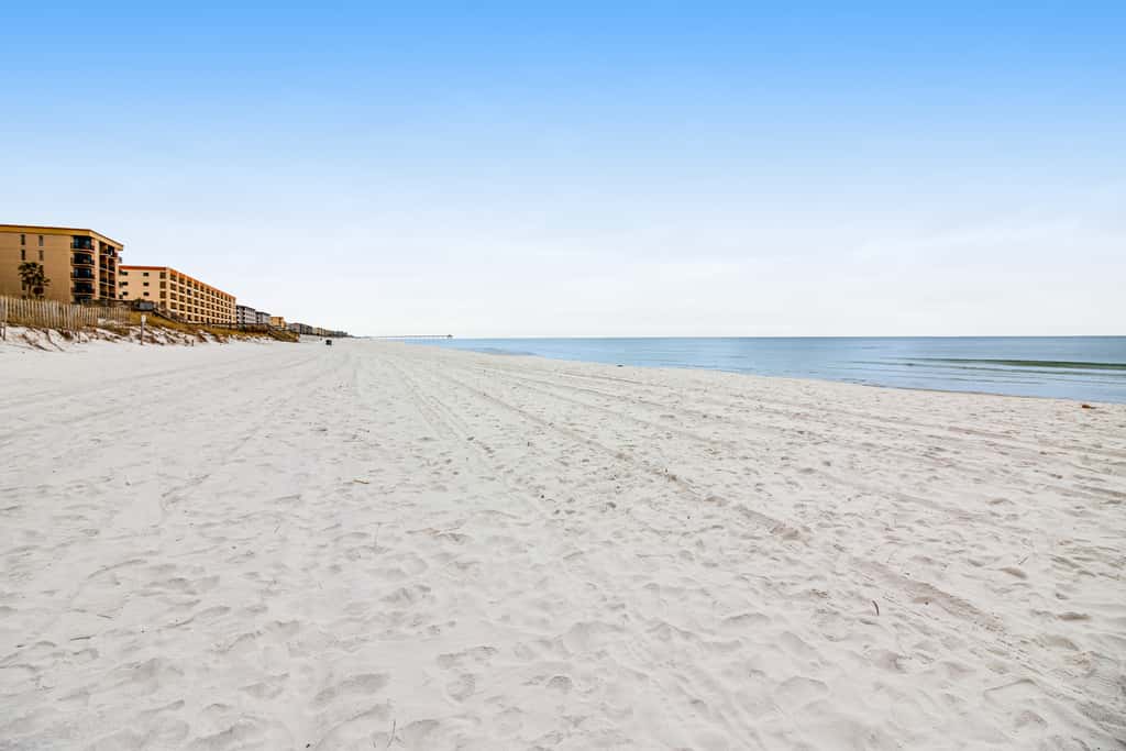 Stunning top-floor condo with balcony, pool, & beach access - great location
