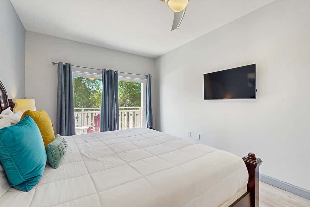 Waterfront Home Close to Beach with Shared Pool, Hot Tub, Free WiFi, & Central AC