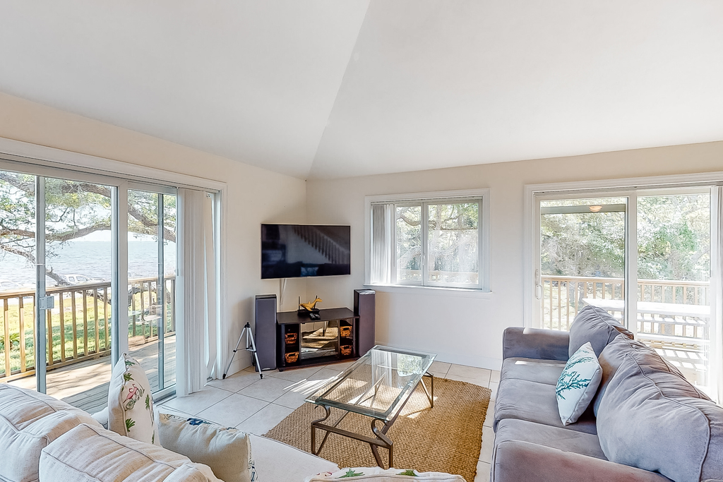 Dog-friendly home with lovely water view, roomy deck, fast WiFi, central AC, W&D