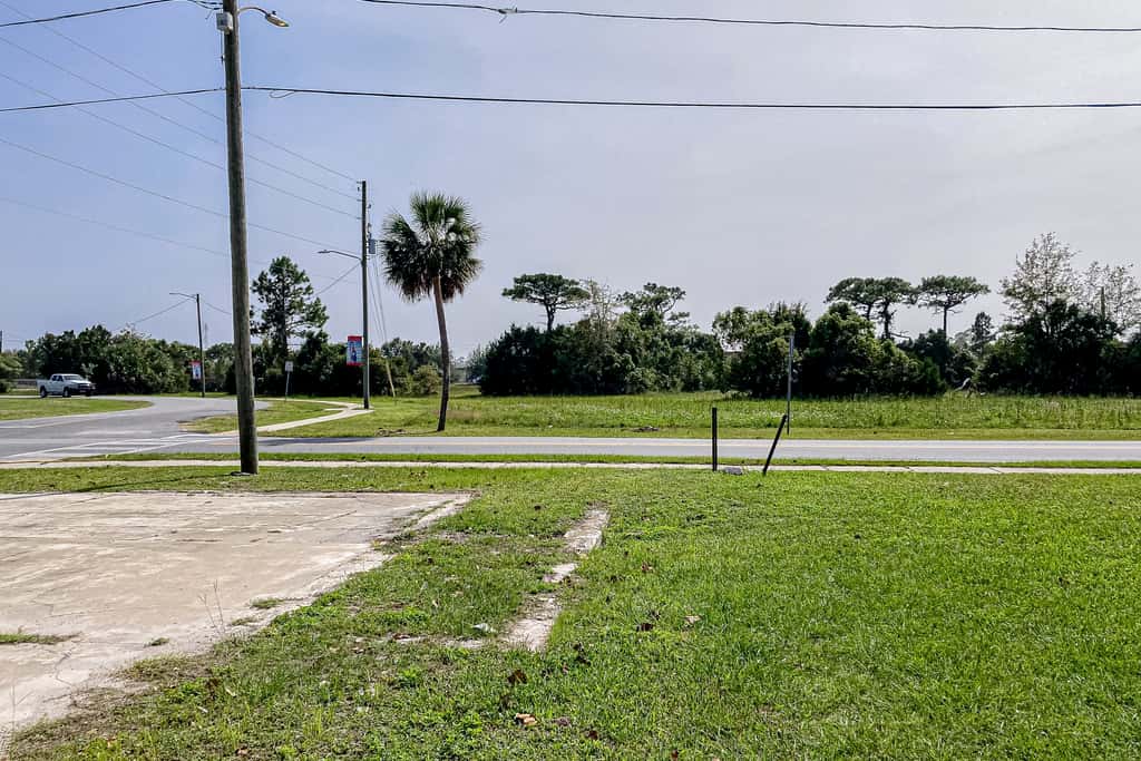 Dog-friendly coastal abode with a grill, central AC, updated interior & patio