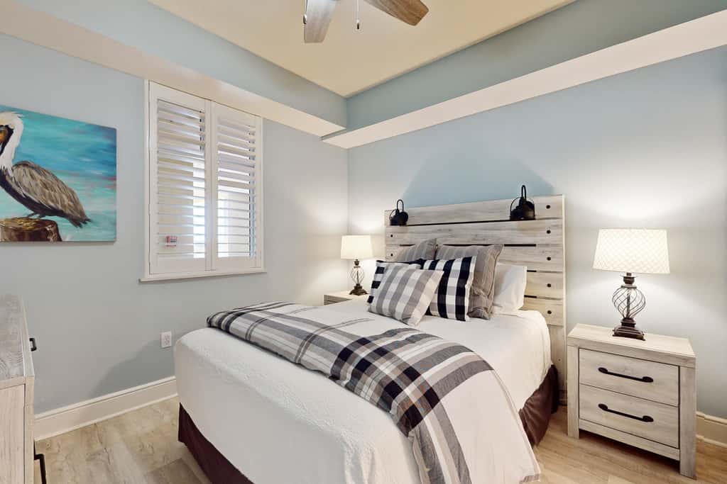 gulf front condo steps from the sand with shared pool,hot tub & more
