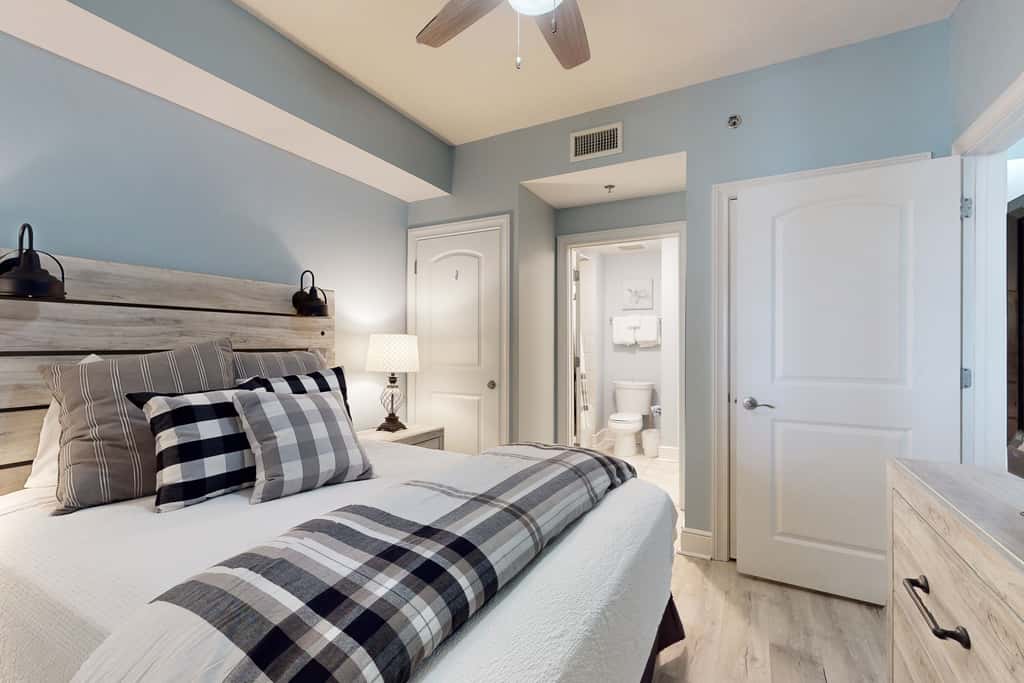 gulf front condo steps from the sand with shared pool,hot tub & more