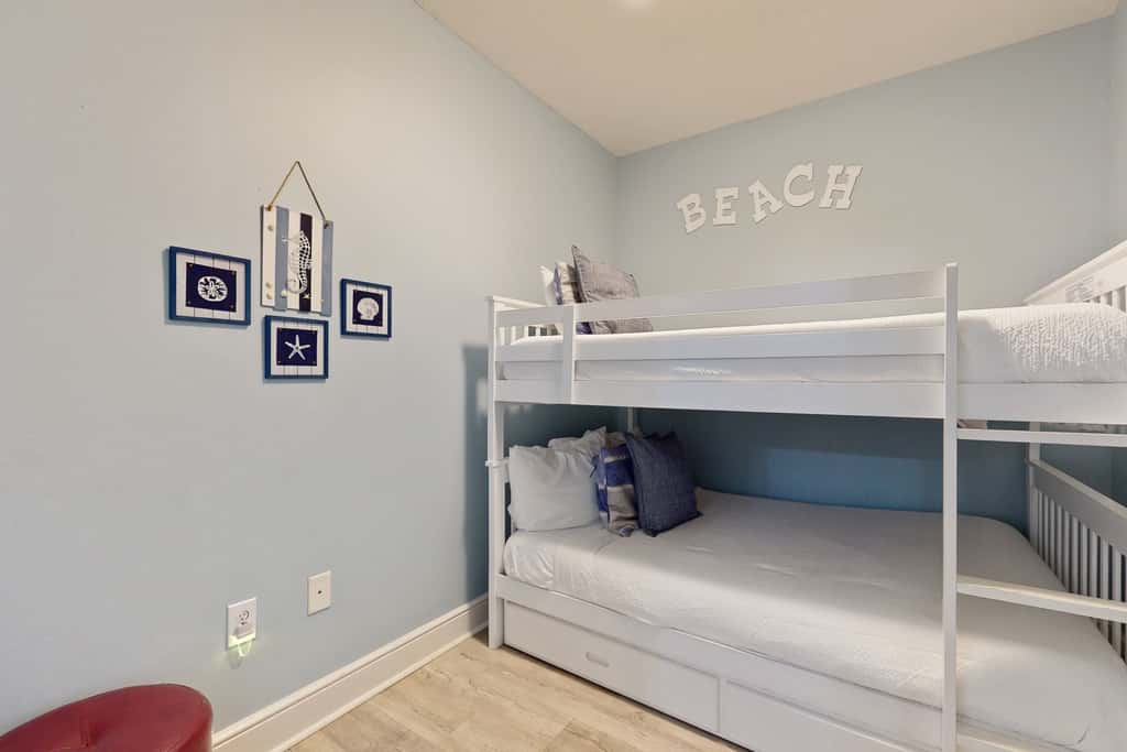 gulf front condo steps from the sand with shared pool,hot tub & more