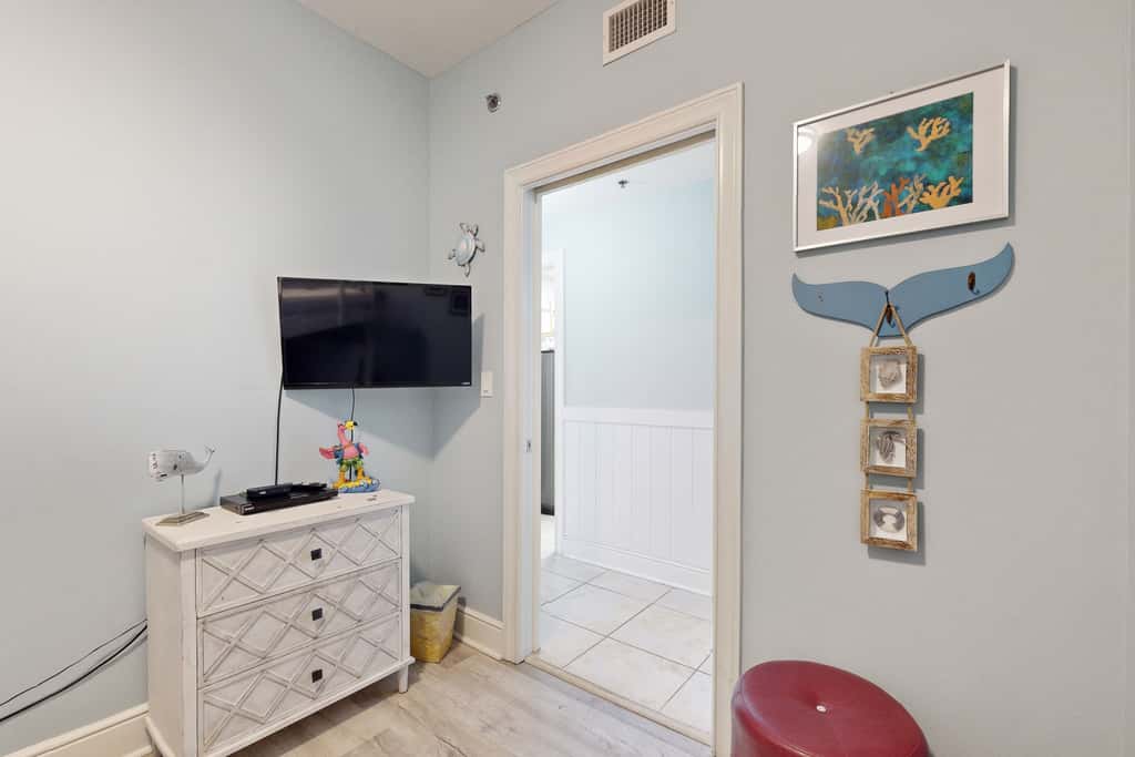 gulf front condo steps from the sand with shared pool,hot tub & more