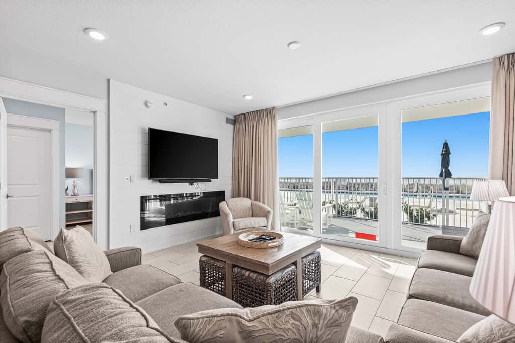 Blu 103 - Luxurious gulf-front condo with resort amenities - near entertainment