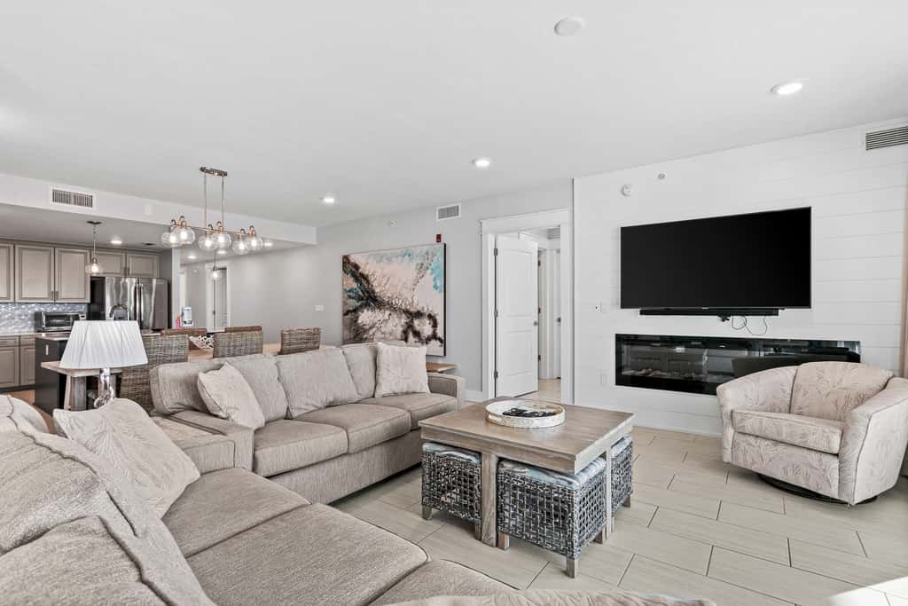 Blu 103 - Luxurious gulf-front condo with resort amenities - near entertainment