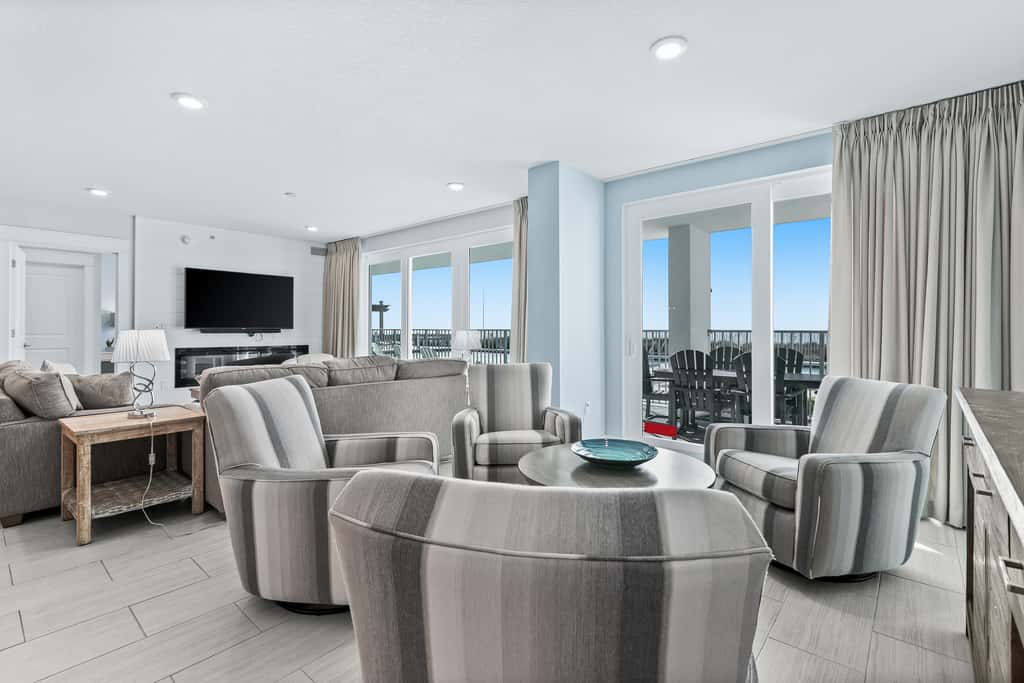 Blu 103 - Luxurious gulf-front condo with resort amenities - near entertainment
