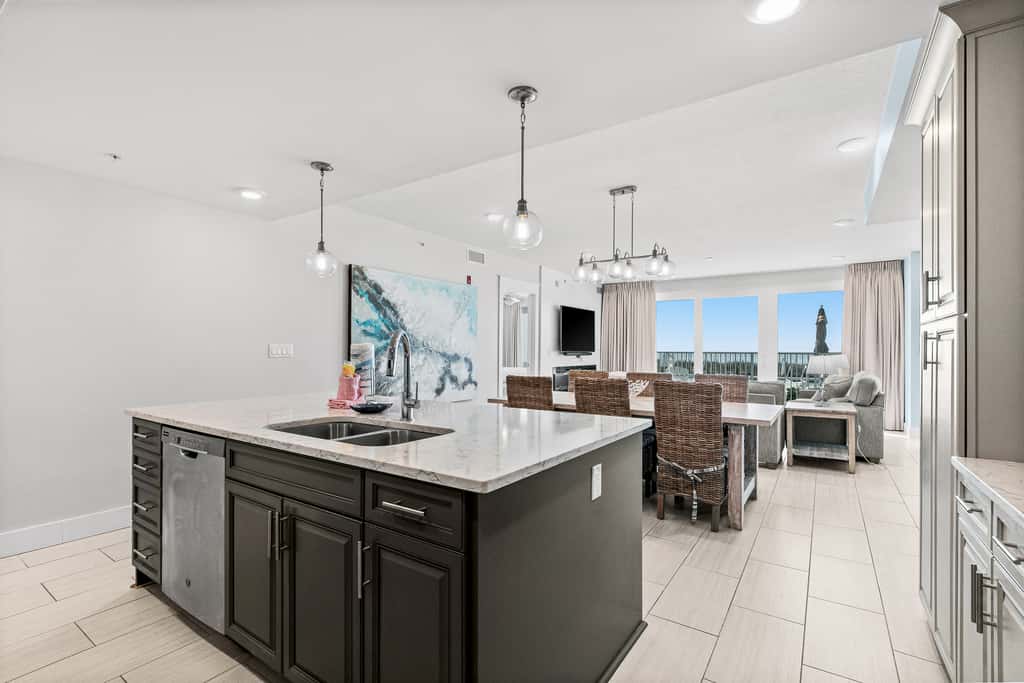 Blu 103 - Luxurious gulf-front condo with resort amenities - near entertainment