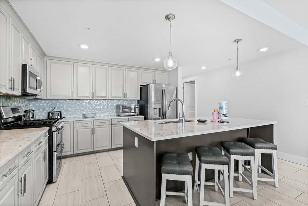 Blu 103 - Luxurious gulf-front condo with resort amenities - near entertainment