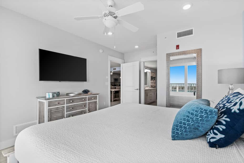 Blu 103 - Luxurious gulf-front condo with resort amenities - near entertainment