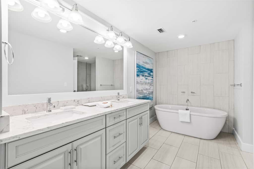 Blu 103 - Luxurious gulf-front condo with resort amenities - near entertainment