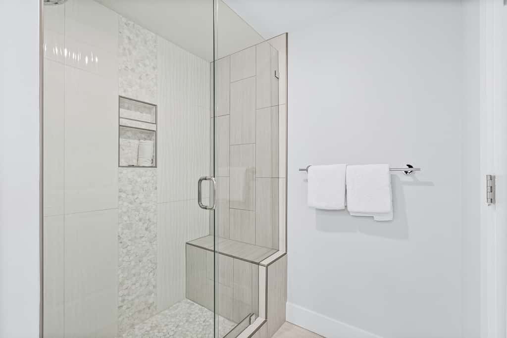 Blu 103 - Luxurious gulf-front condo with resort amenities - near entertainment