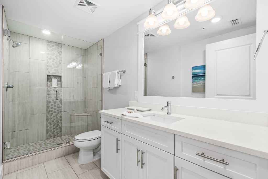 Blu 103 - Luxurious gulf-front condo with resort amenities - near entertainment