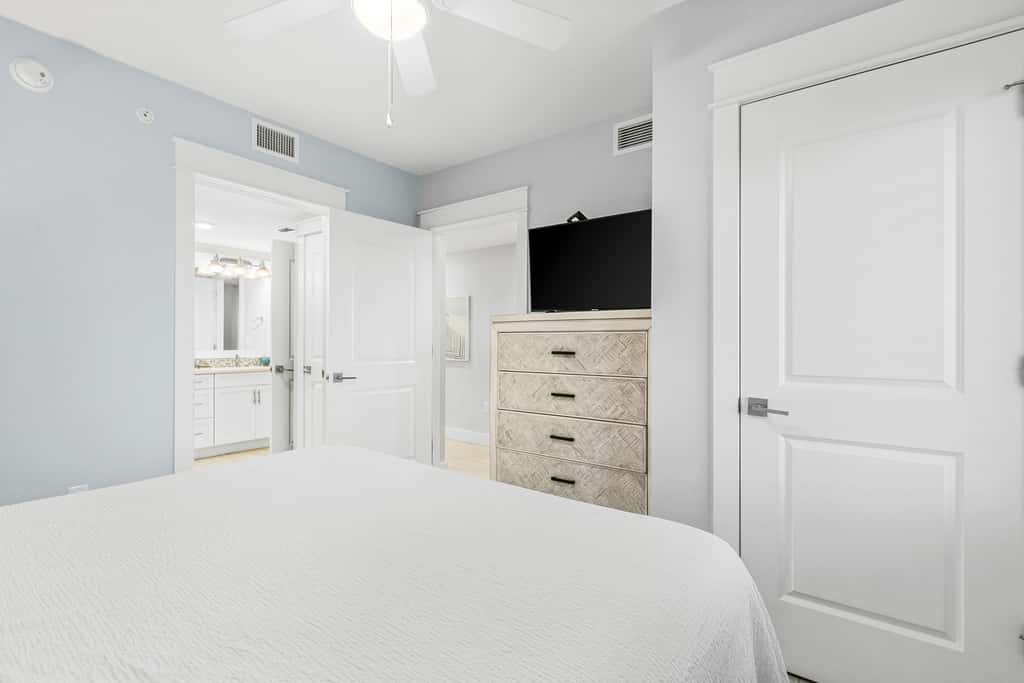 Blu 103 - Luxurious gulf-front condo with resort amenities - near entertainment