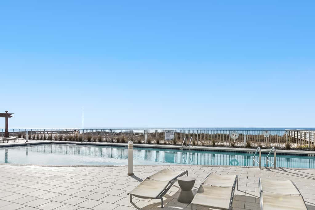 Blu 103 - Luxurious gulf-front condo with resort amenities - near entertainment