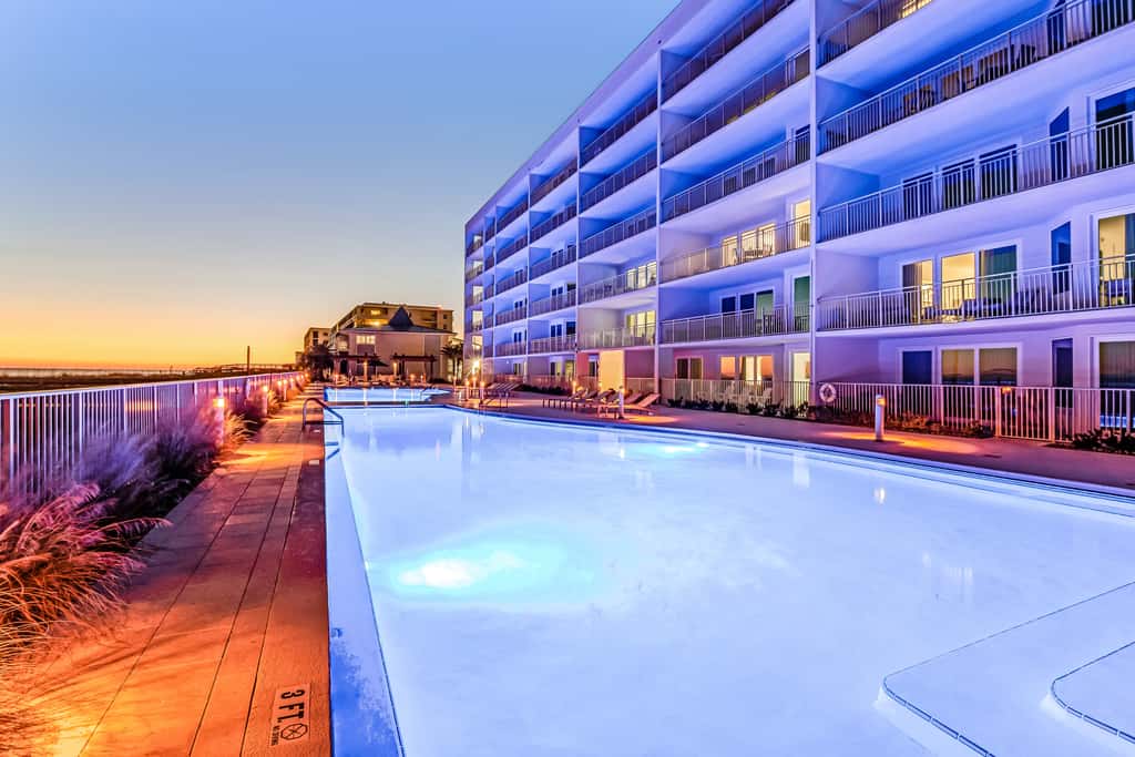 Blu 103 - Luxurious gulf-front condo with resort amenities - near entertainment