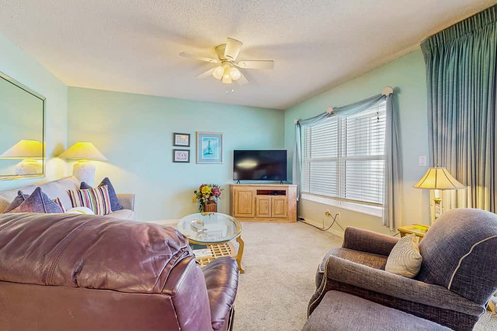Beautiful beachfront condo with shared pool & beach access!