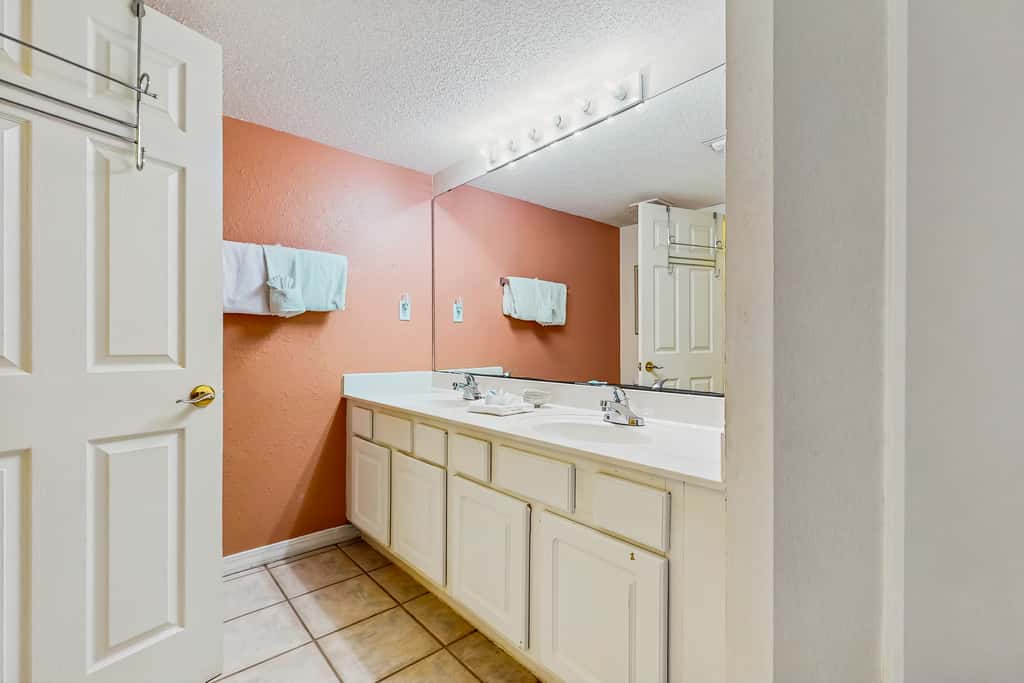 Beautiful beachfront condo with shared pool & beach access!