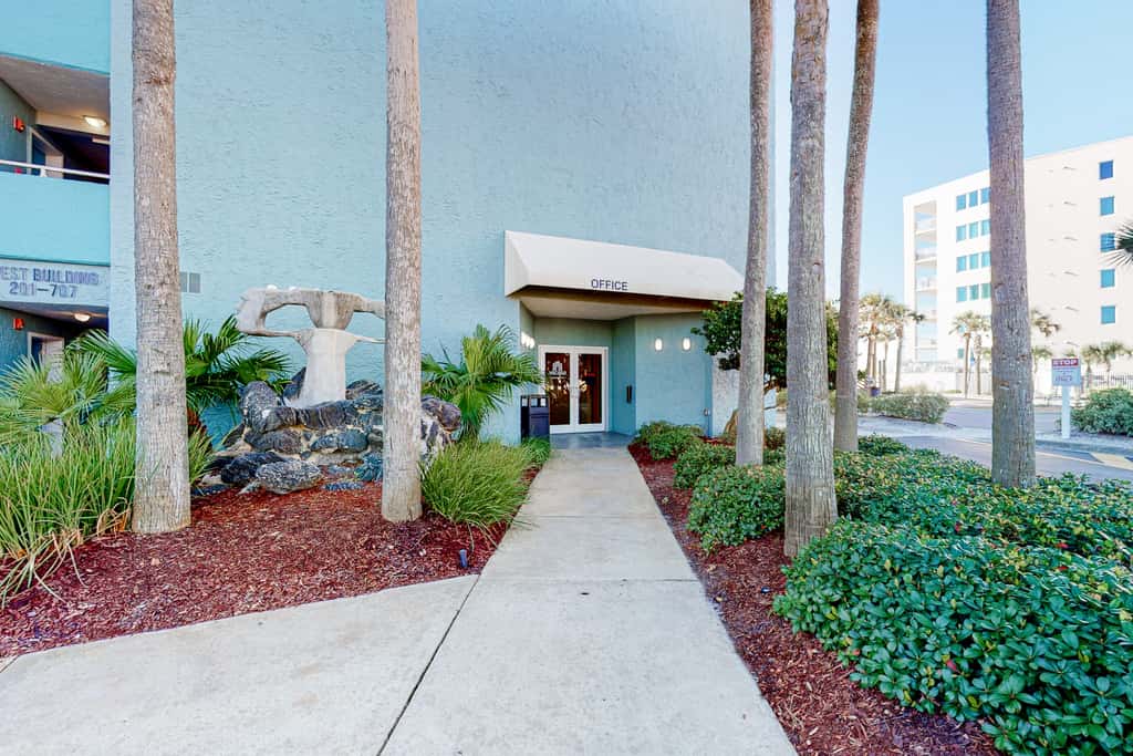 Beautiful beachfront condo with shared pool & beach access!