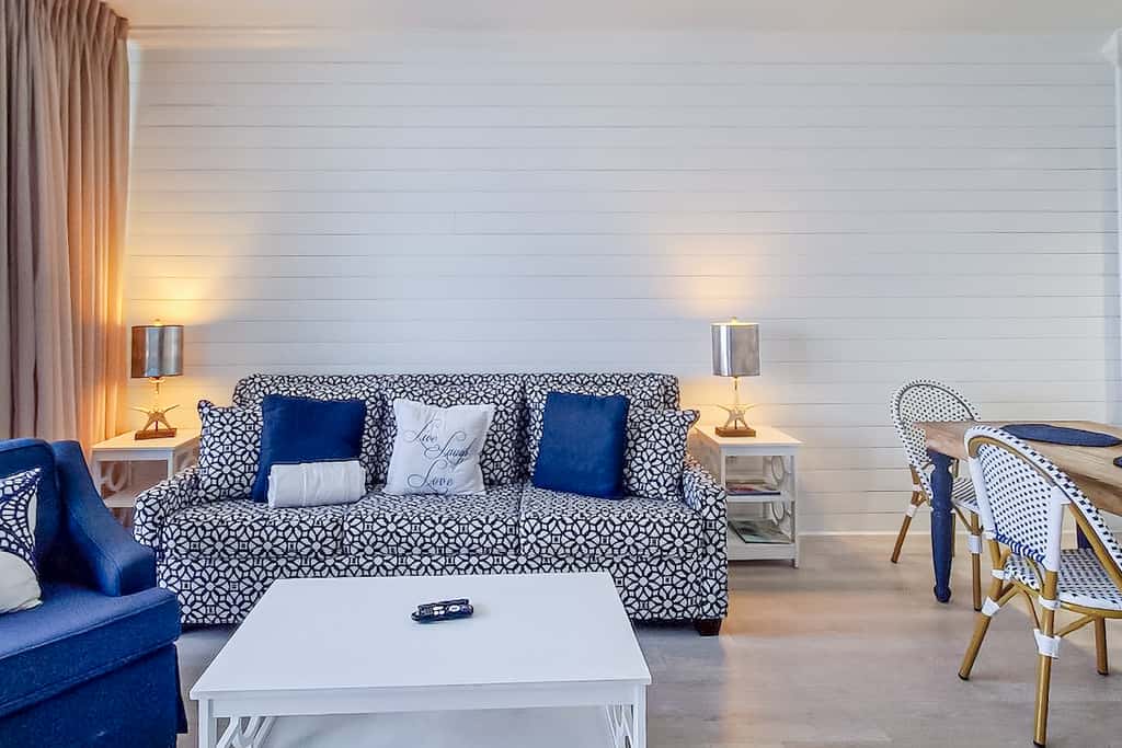 Exquisite 3rd floor beachfront condo, shared pool and beach access