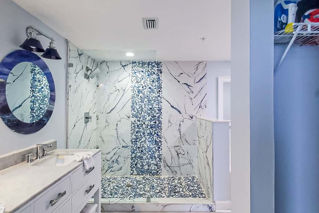 Exquisite 3rd floor beachfront condo, shared pool and beach access
