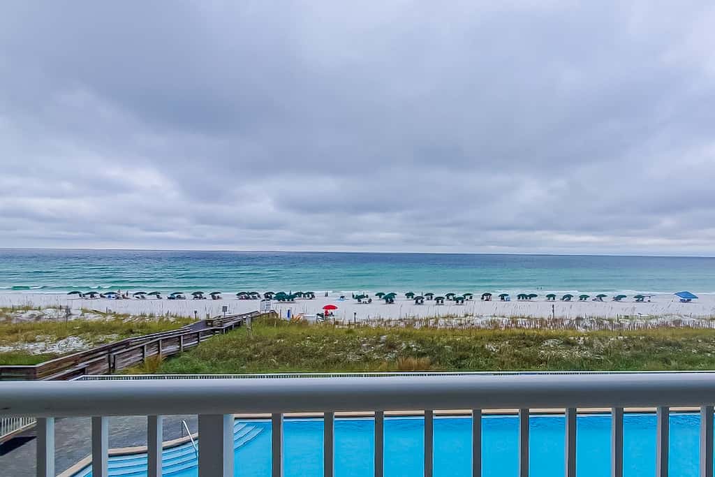 Exquisite 3rd floor beachfront condo, shared pool and beach access