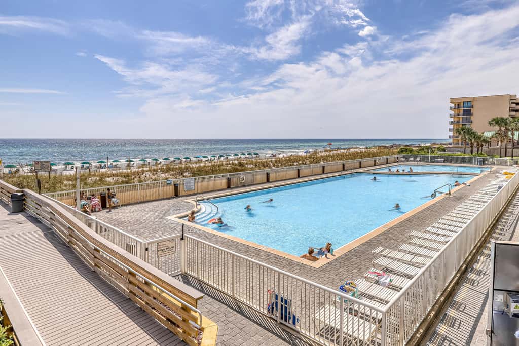 Exquisite 3rd floor beachfront condo, shared pool and beach access