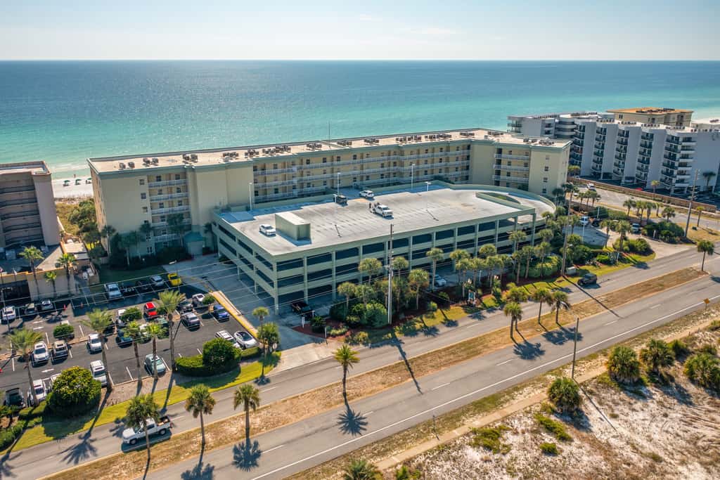 Exquisite 3rd floor beachfront condo, shared pool and beach access