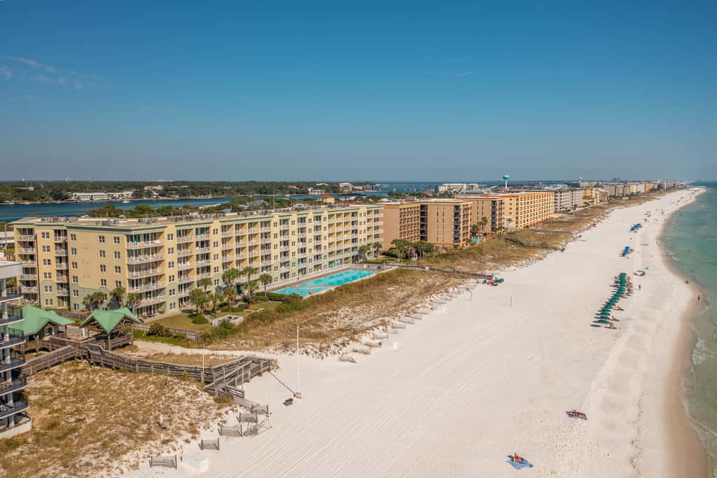 Exquisite 3rd floor beachfront condo, shared pool and beach access