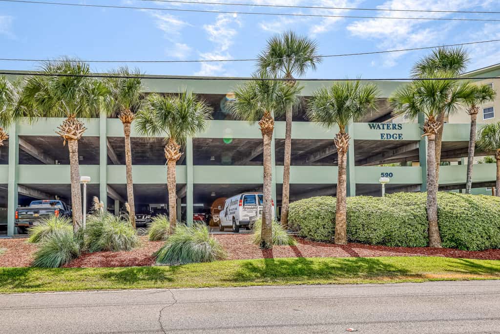 Exquisite 3rd floor beachfront condo, shared pool and beach access