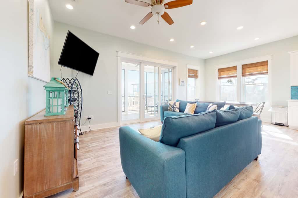 Dog-friendly oceanfront home with a hot tub, washer&dryer & central AC